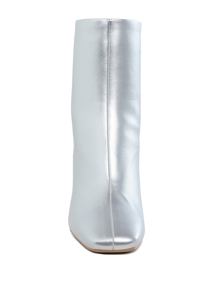 Mid Rise Flare Jeans- Doss Dollz